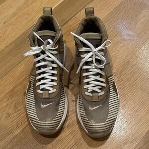 Nike LeBron Icon
John Elliott-Parachute Beige